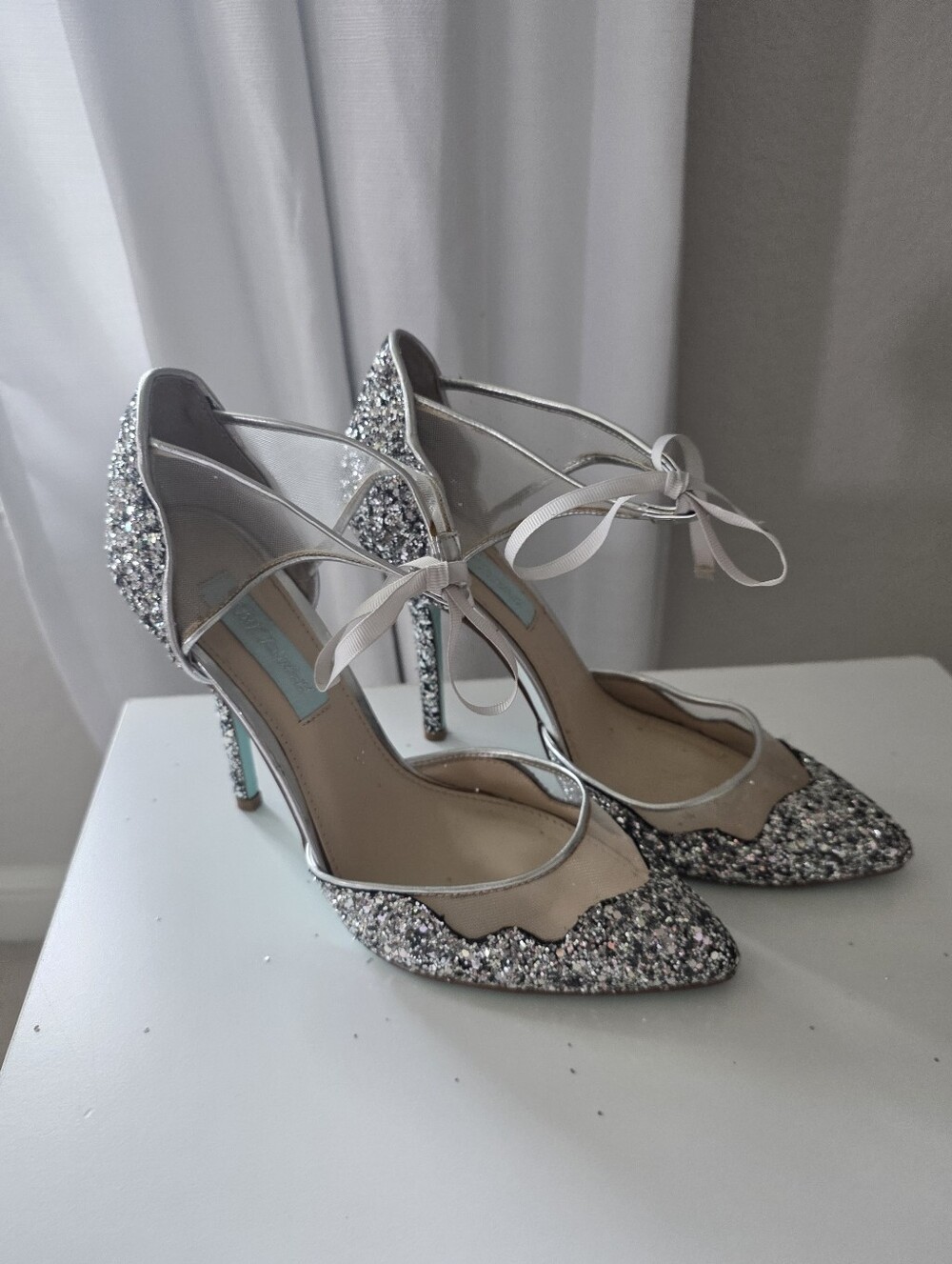Betsey Johnson "Stela" pumps in silver glitter  Sz 8.5